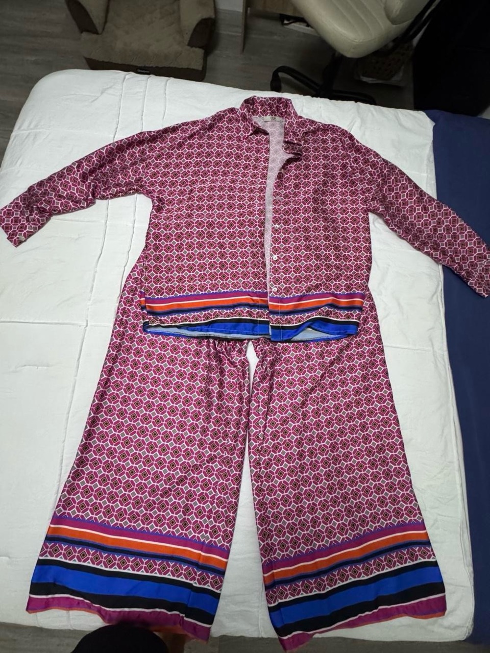 Women's Pink Geometric Pantsuit Set with Striped Hem